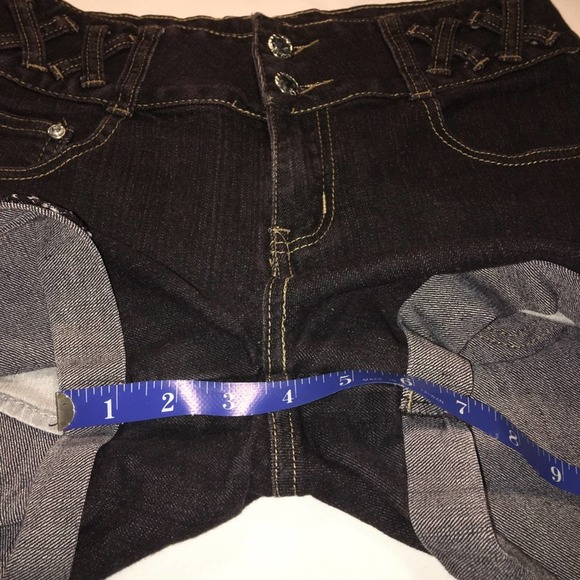 Alissa’s Jeans Highrise Cuff Stretch Denim Shorts - Picture 8 of 16